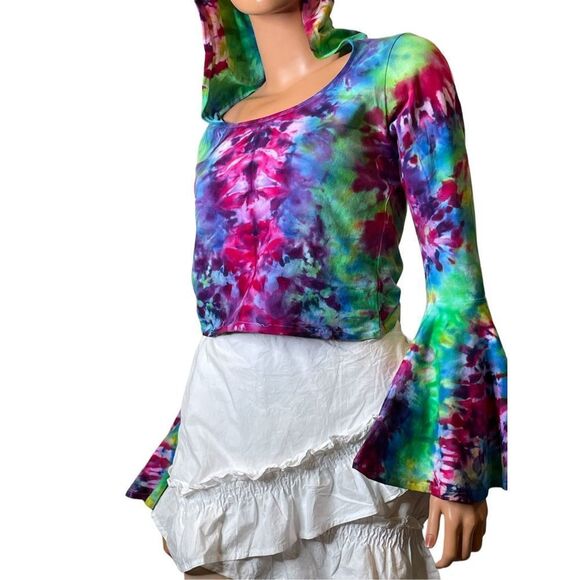 NWOT Tie Dye- Cropped Hooded With flared long sleeves, stretch material - Picture 3 of 7